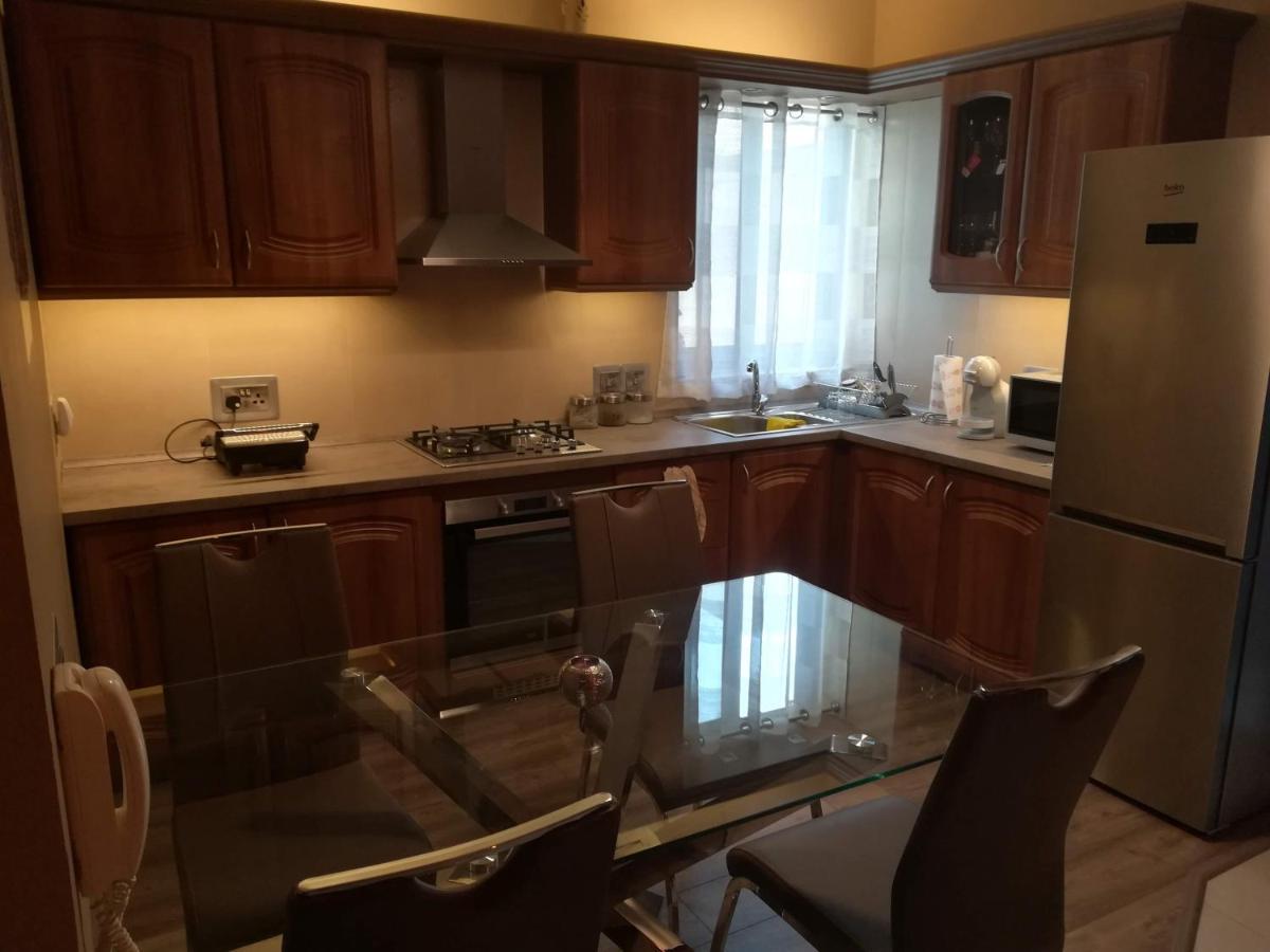 Lovely 1 Bedroom Apartment In Central Of Gzira.. Bagian luar foto