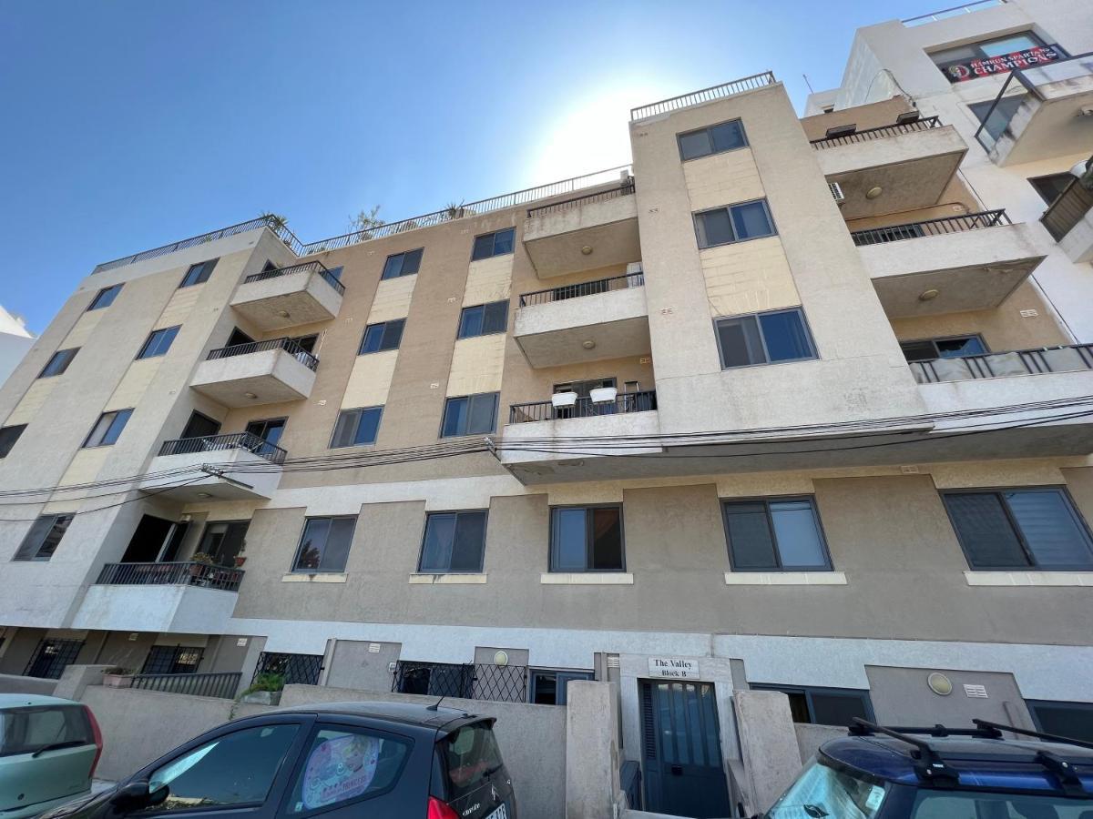 Lovely 1 Bedroom Apartment In Central Of Gzira.. Bagian luar foto